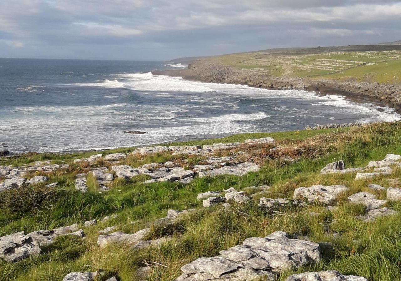 Liams Cottage Between Doolin And Лисдунварна Экстерьер фото
