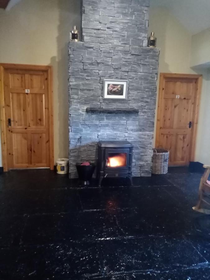 Liams Cottage Between Doolin And Лисдунварна Экстерьер фото